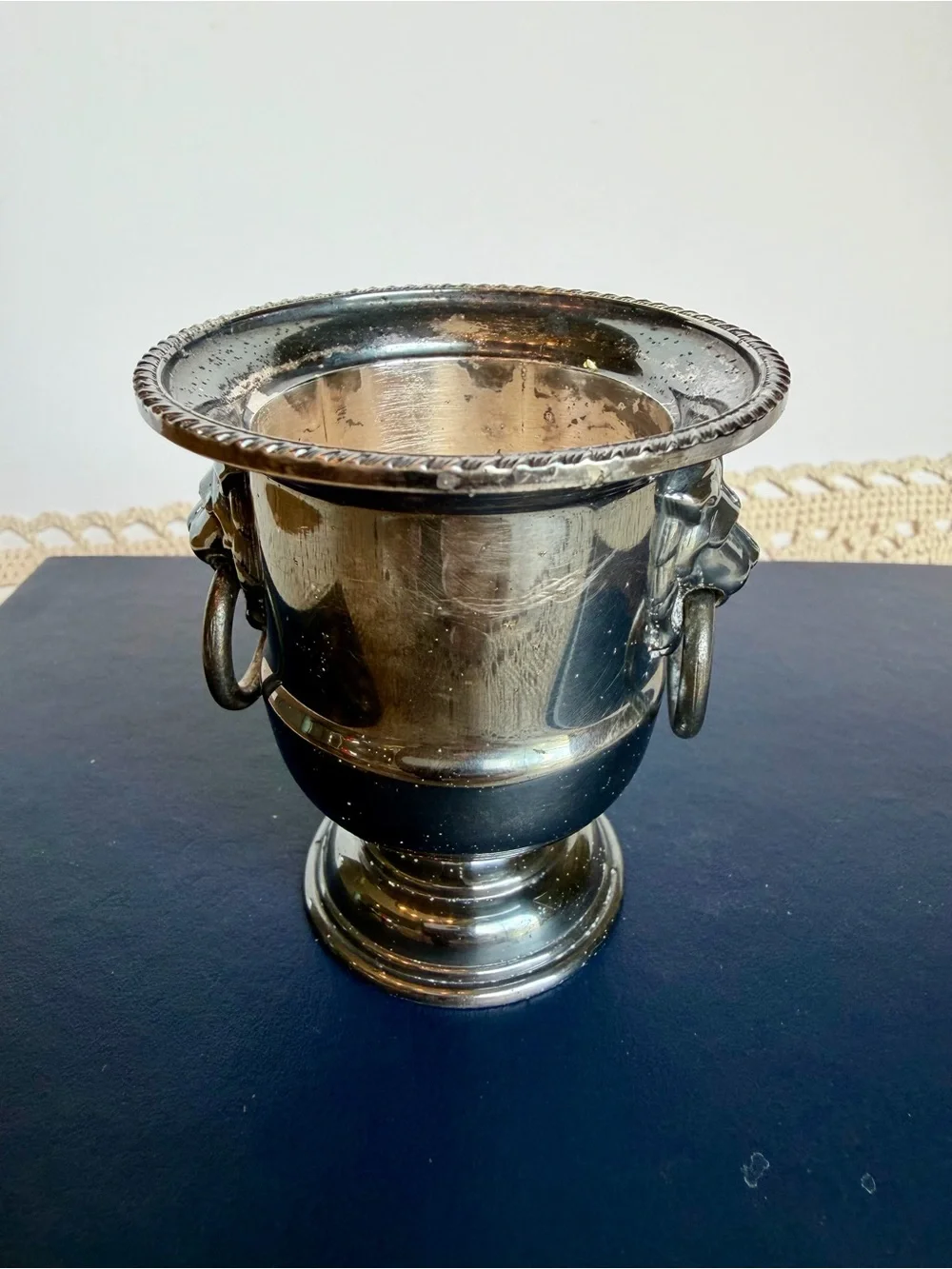 Viners of Sheffield Engaged Silver Plated Lion Head Cachepot Urn Vase Planter